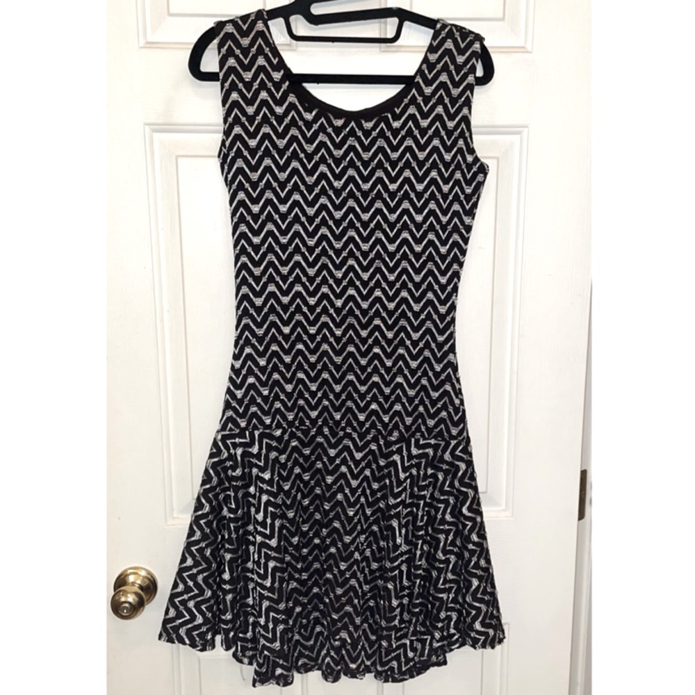 Julian Chang NWOT Zigzag black & silver sleeveless dress with a ruffled bottom